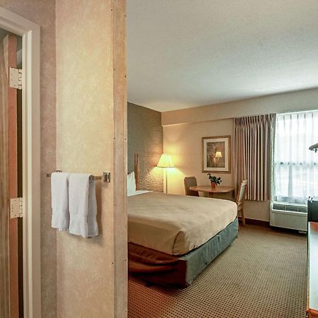 Econo Lodge Metro Arlington Bagian luar foto