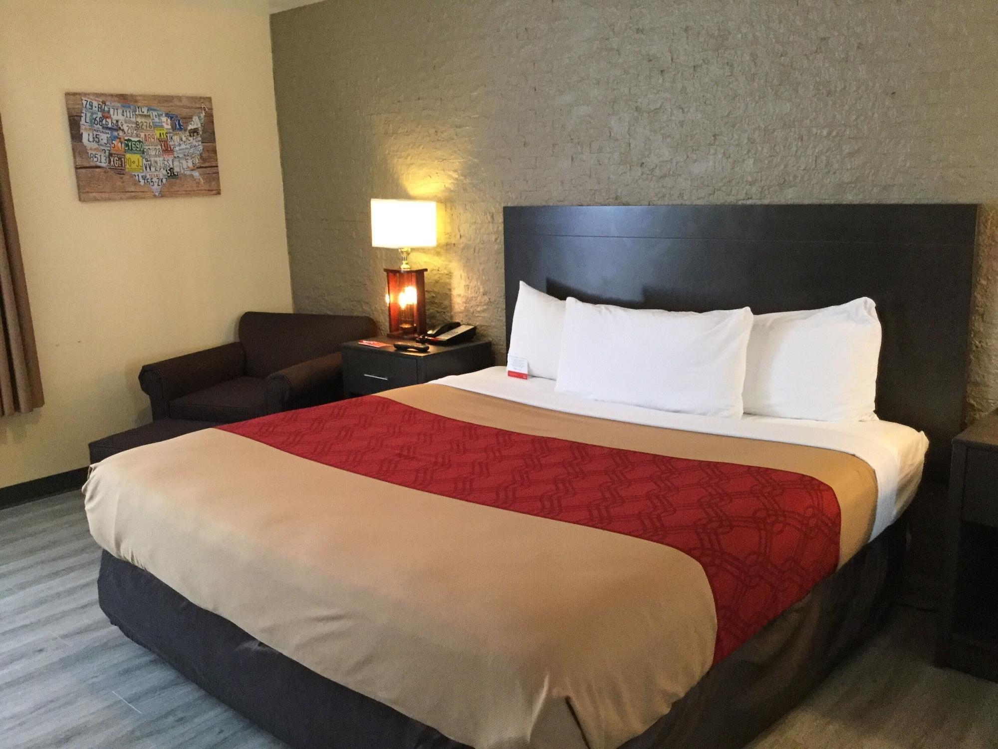 Econo Lodge Metro Arlington Bagian luar foto