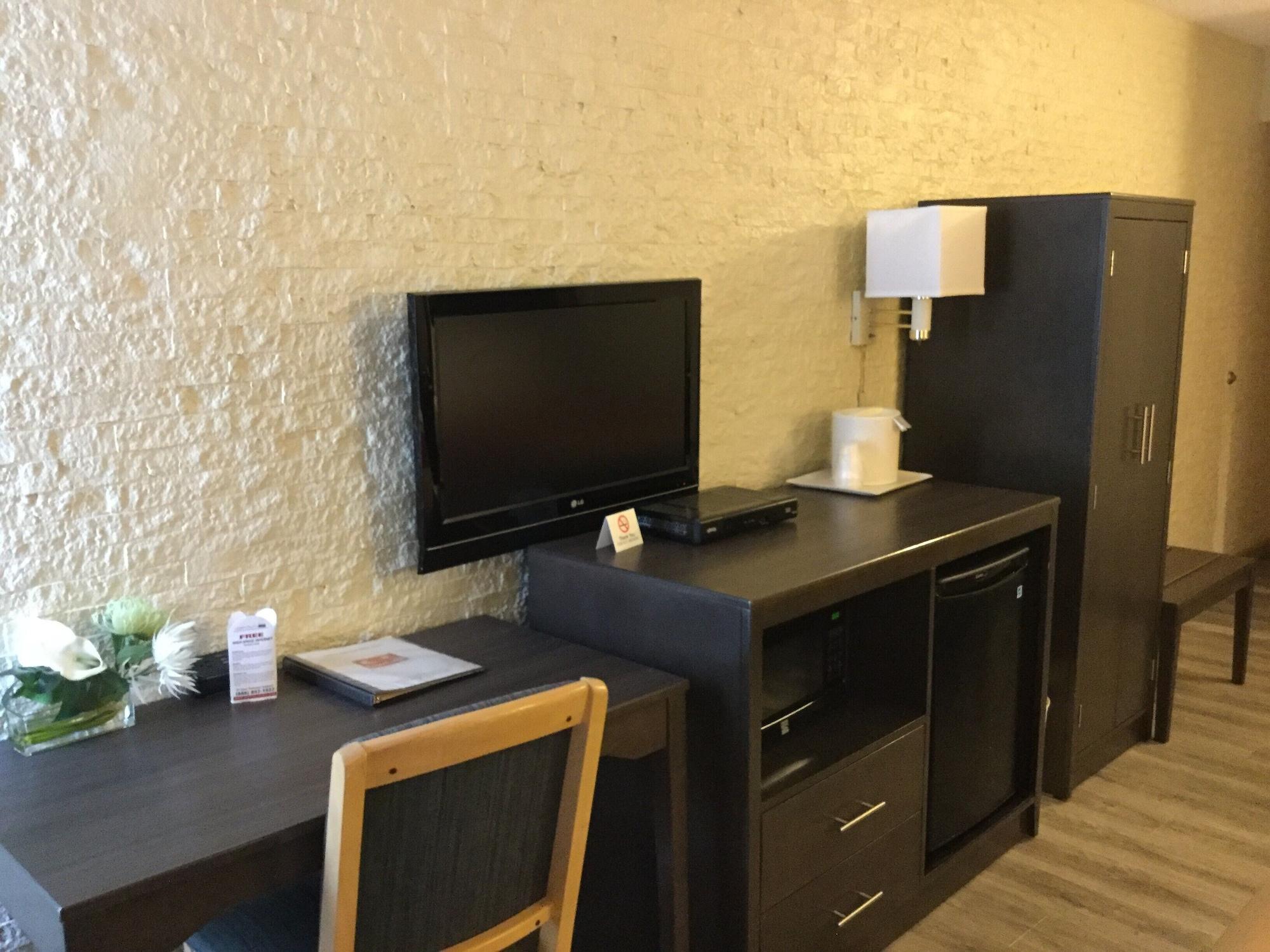 Econo Lodge Metro Arlington Bagian luar foto
