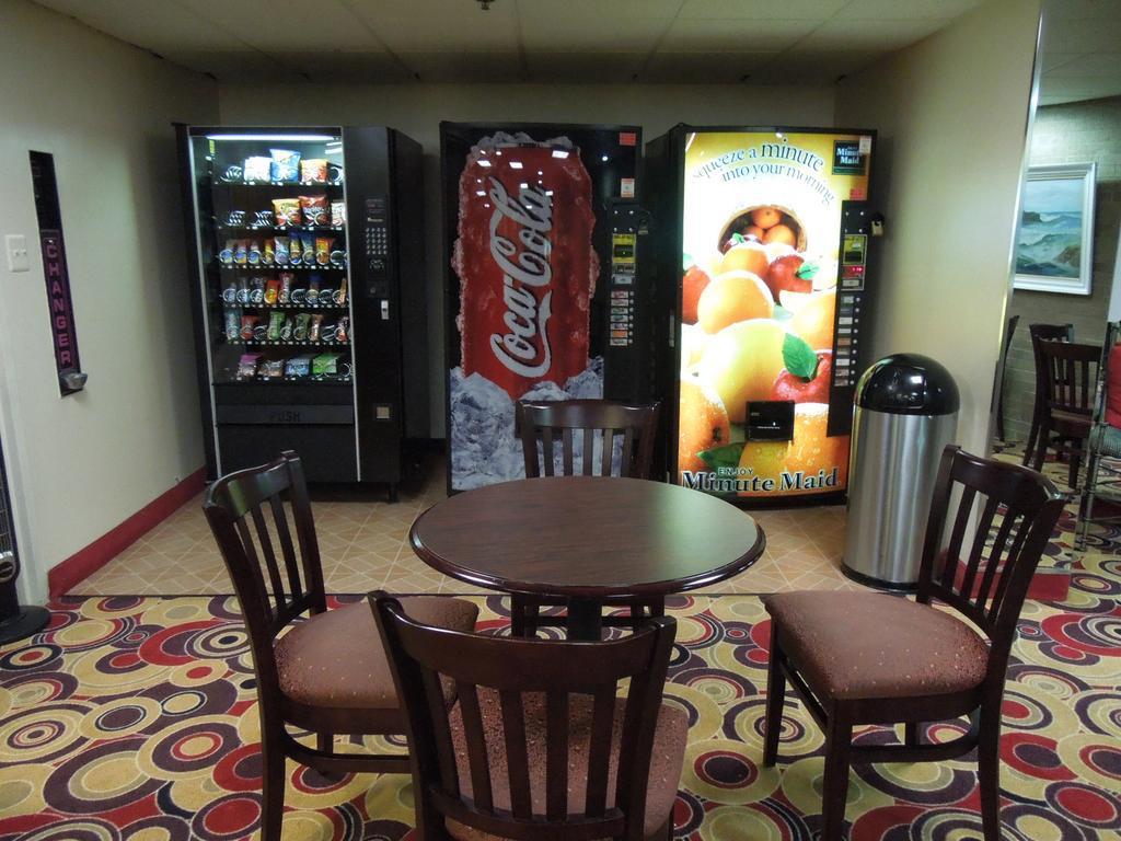 Econo Lodge Metro Arlington Bagian luar foto