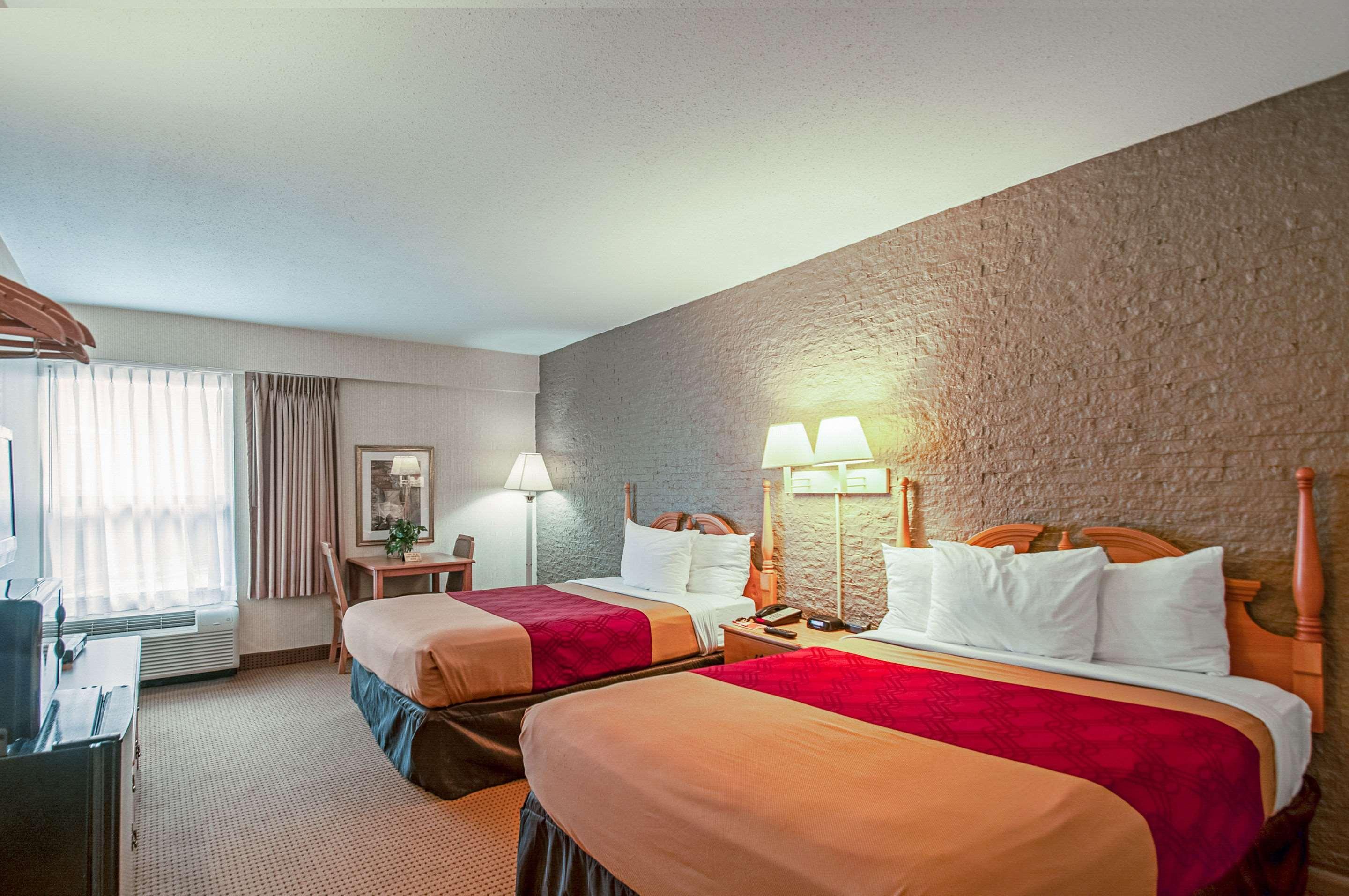 Econo Lodge Metro Arlington Bagian luar foto
