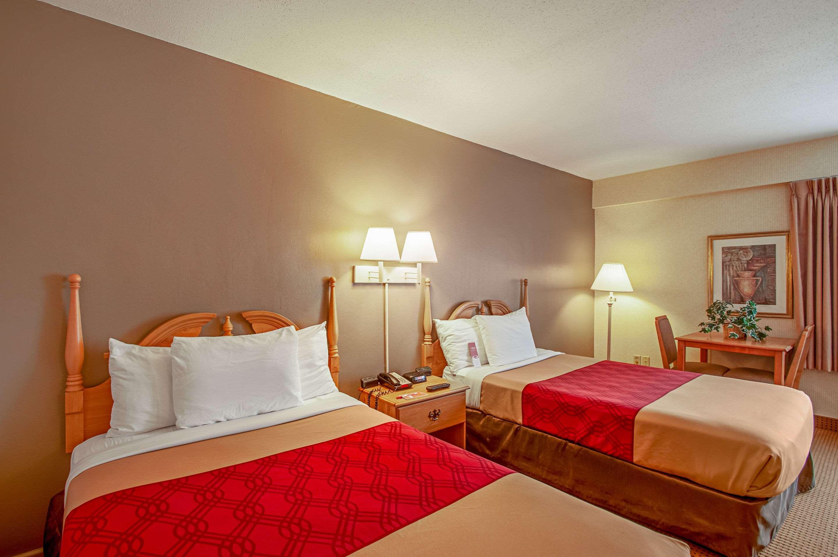 Econo Lodge Metro Arlington Bagian luar foto