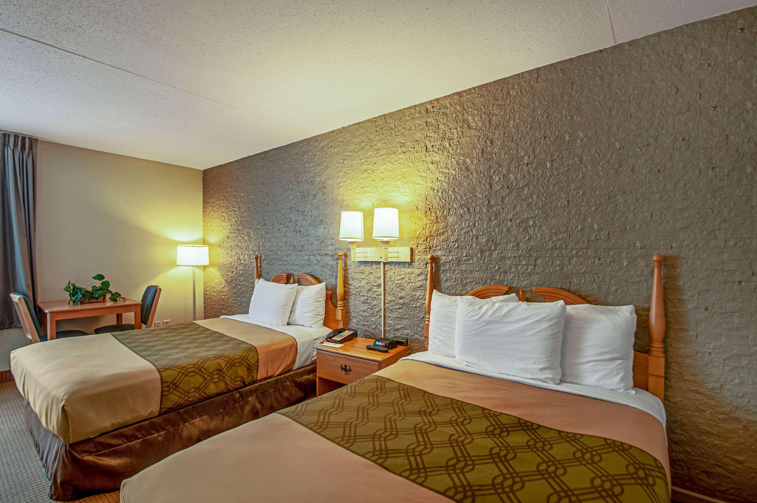 Econo Lodge Metro Arlington Bagian luar foto