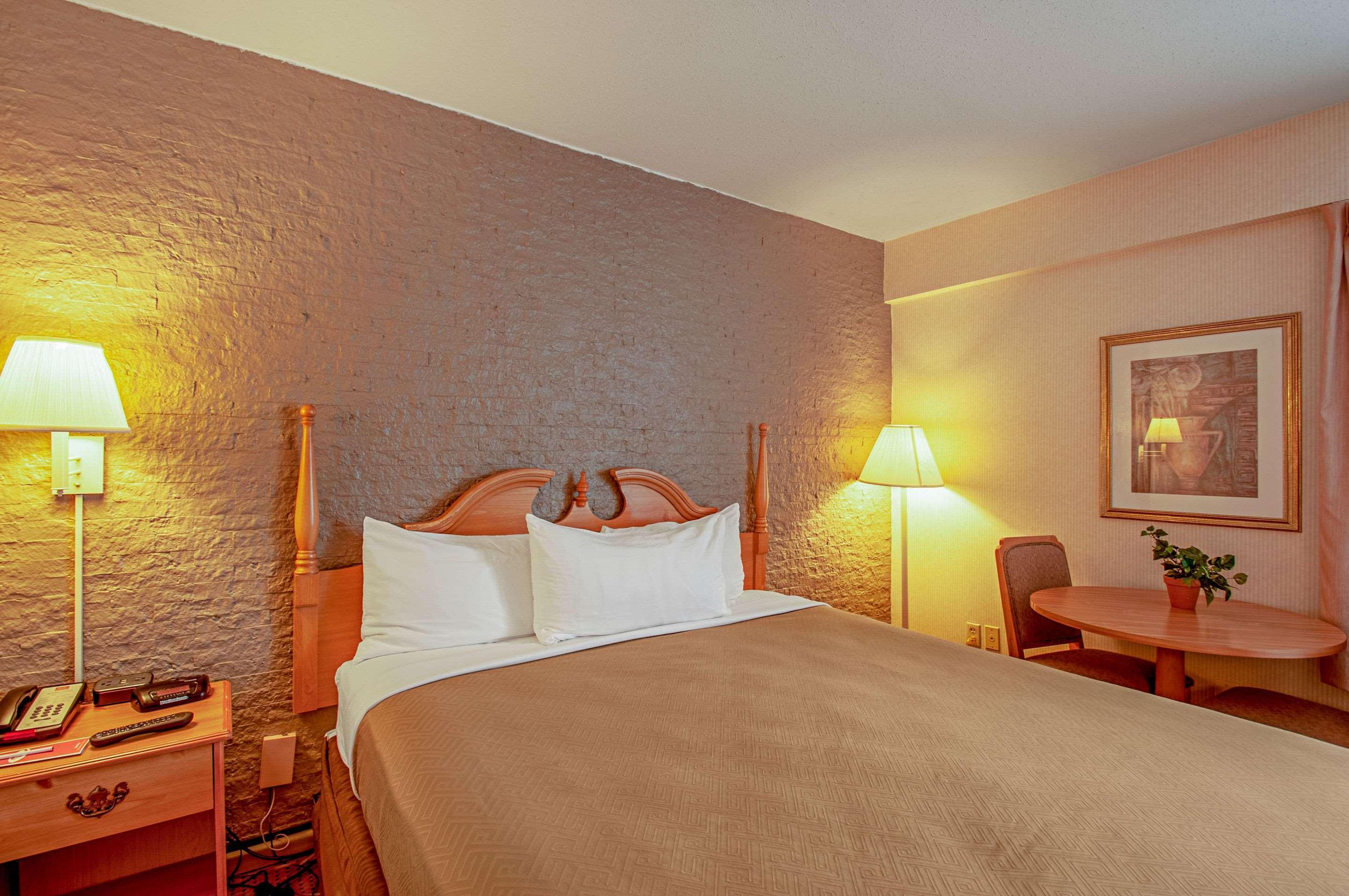 Econo Lodge Metro Arlington Bagian luar foto