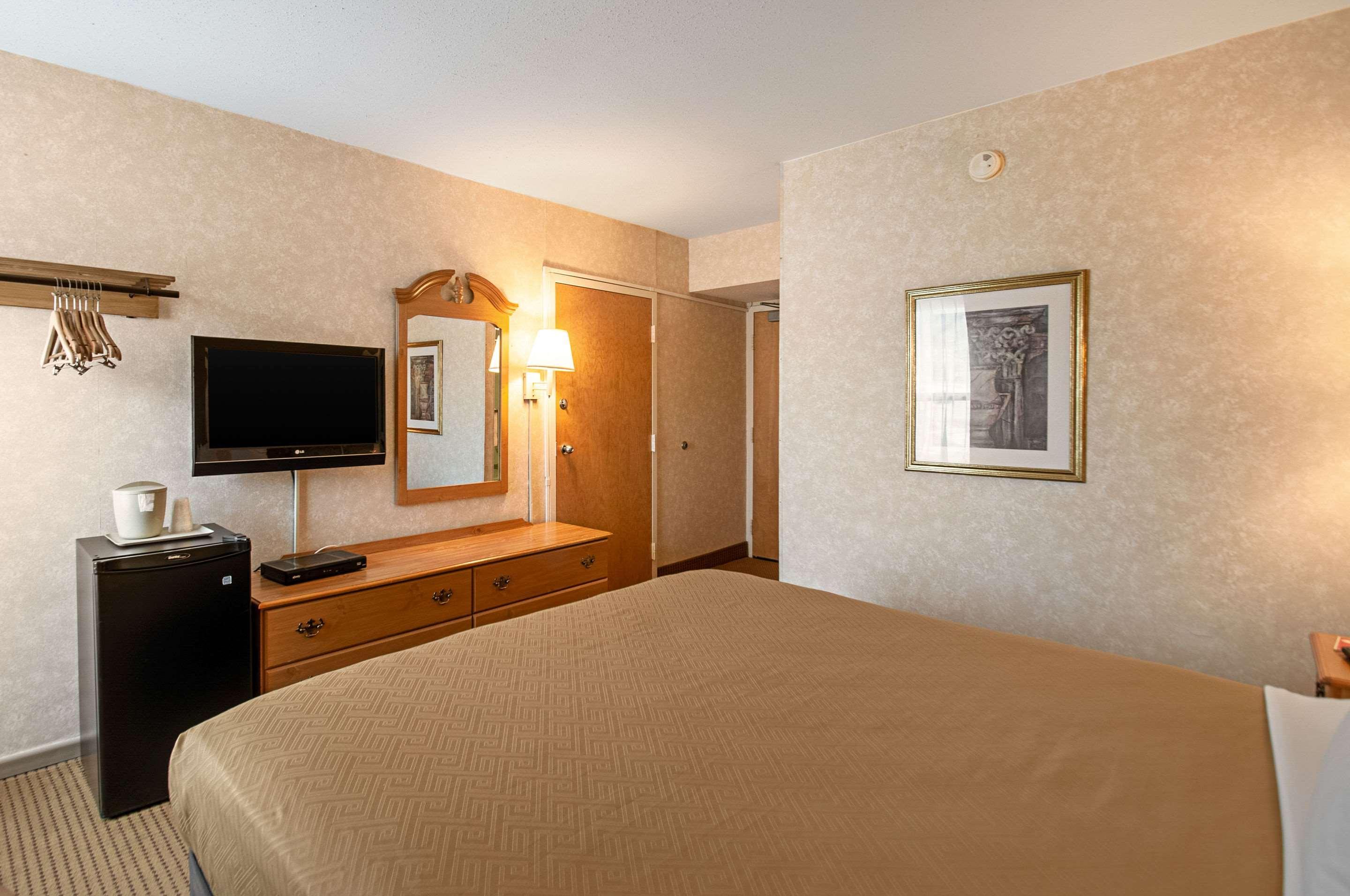 Econo Lodge Metro Arlington Bagian luar foto