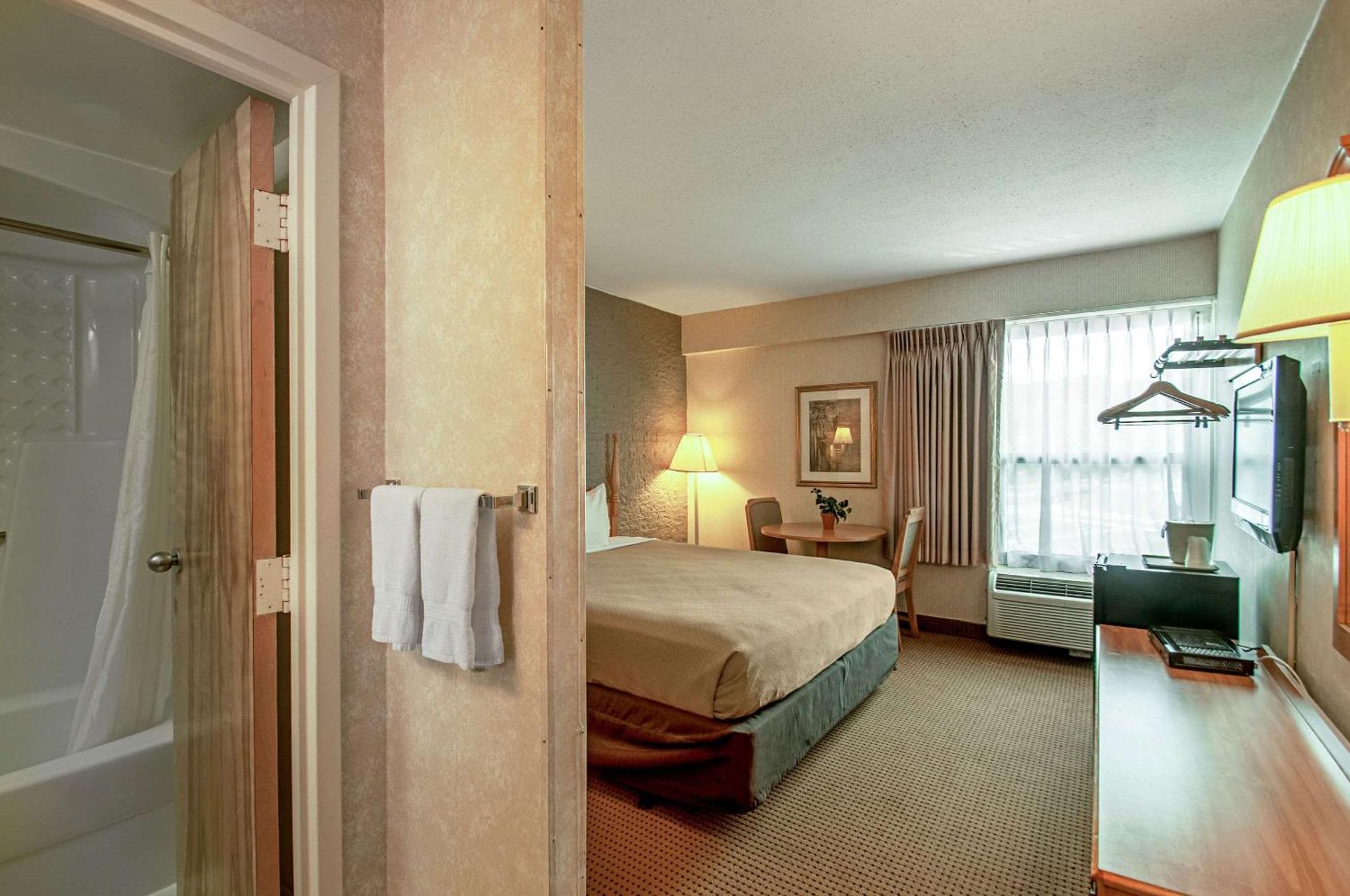 Econo Lodge Metro Arlington Bagian luar foto
