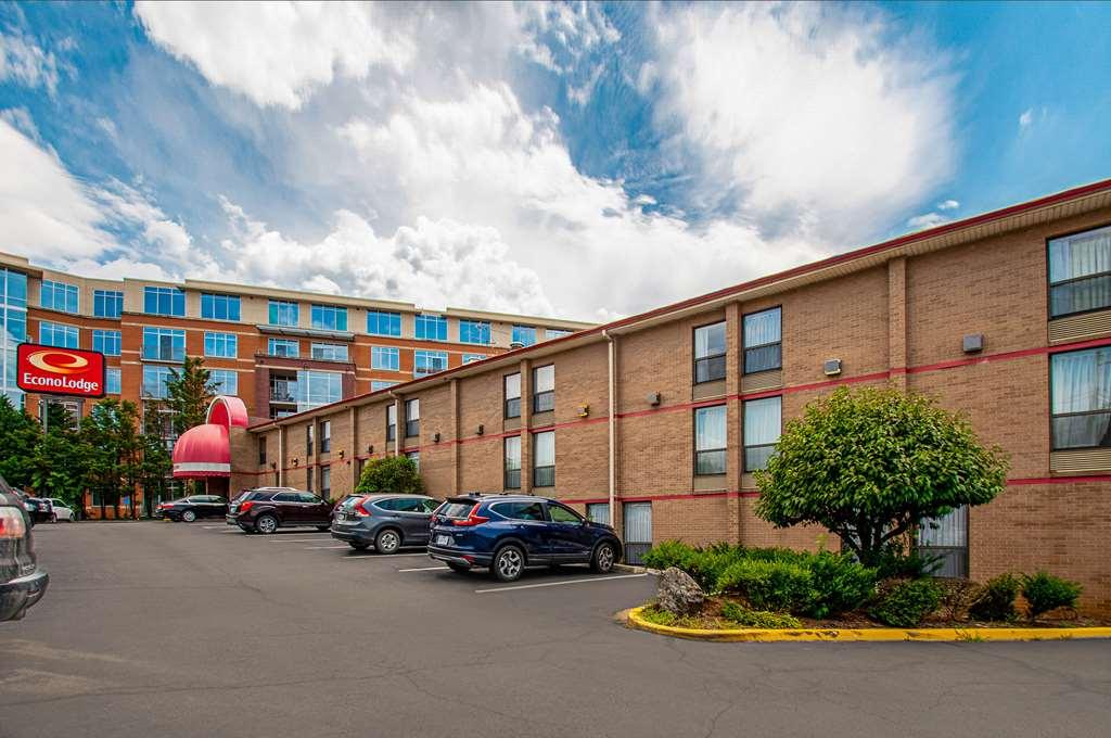 Econo Lodge Metro Arlington Bagian luar foto